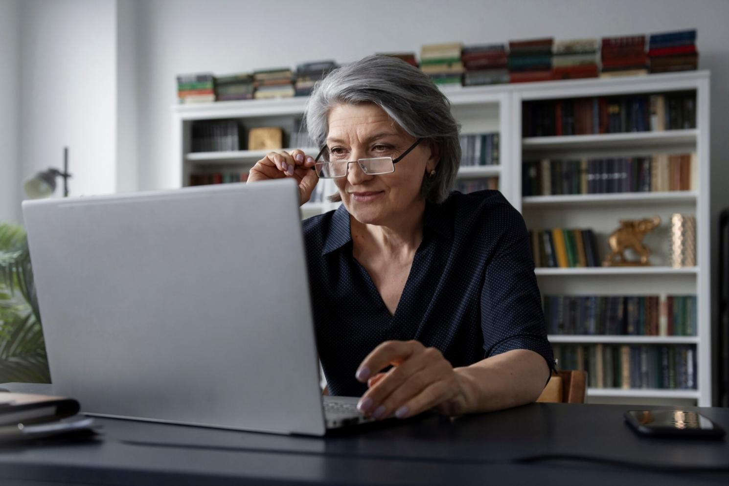 Finanzexperten analysieren Markttrends und Budgetstrategien